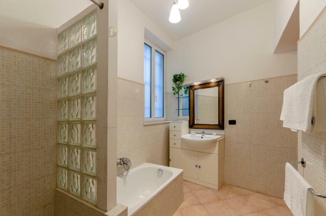 Joivy Warm Family Apt Near Porto Antico Apartment Генуа Екстериор снимка
